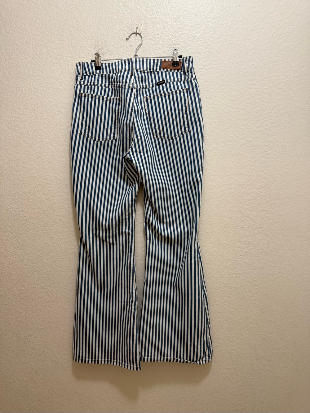 Wrangler High Rise Fierce Flare - Picture 4 of 5